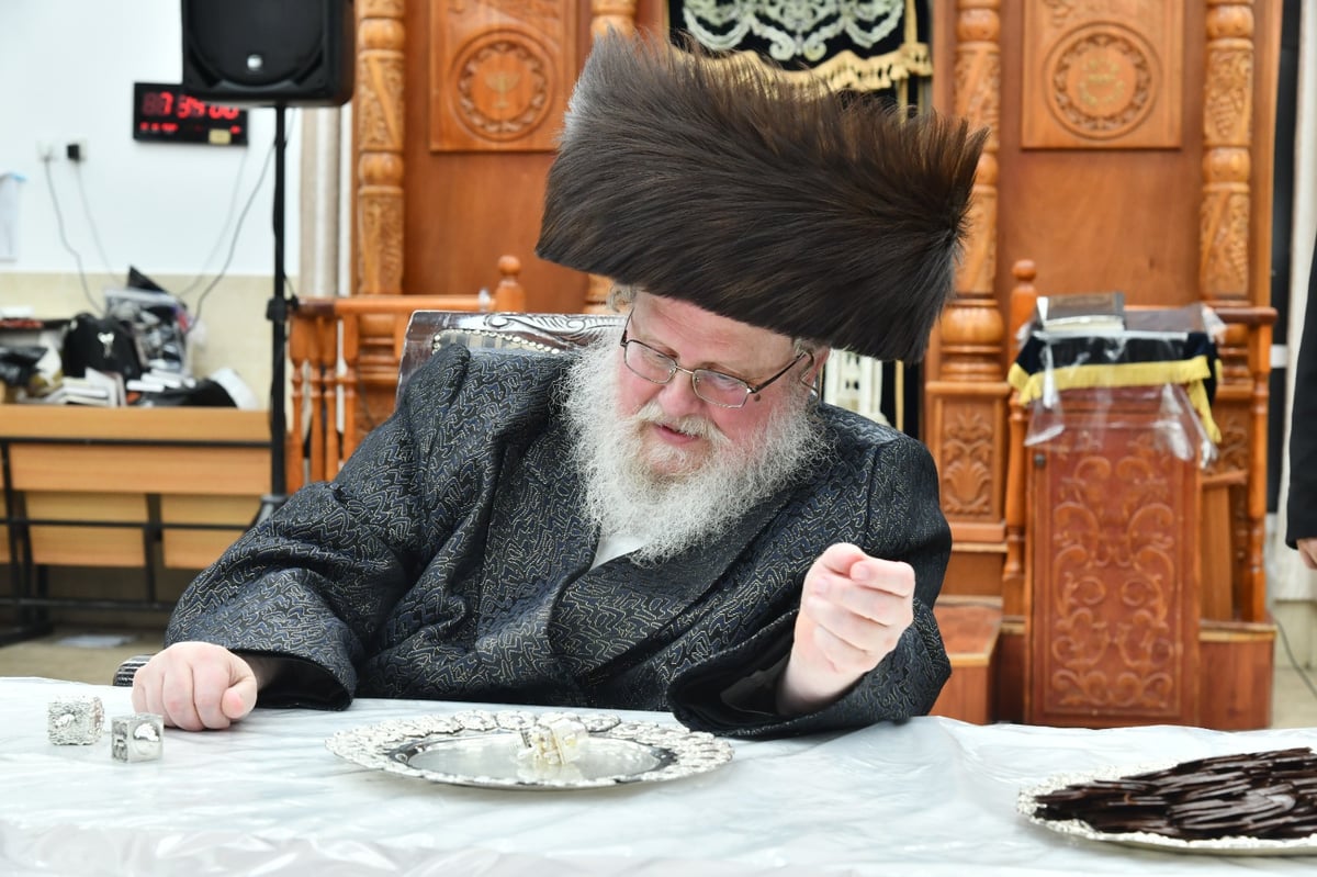 נר שמיני של חנוכה בחסידות סאסוב | תיעוד