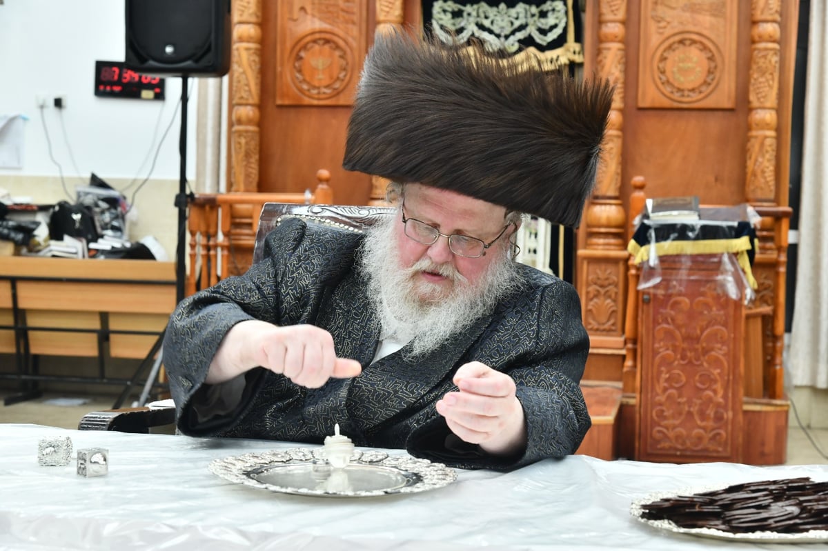 נר שמיני של חנוכה בחסידות סאסוב | תיעוד