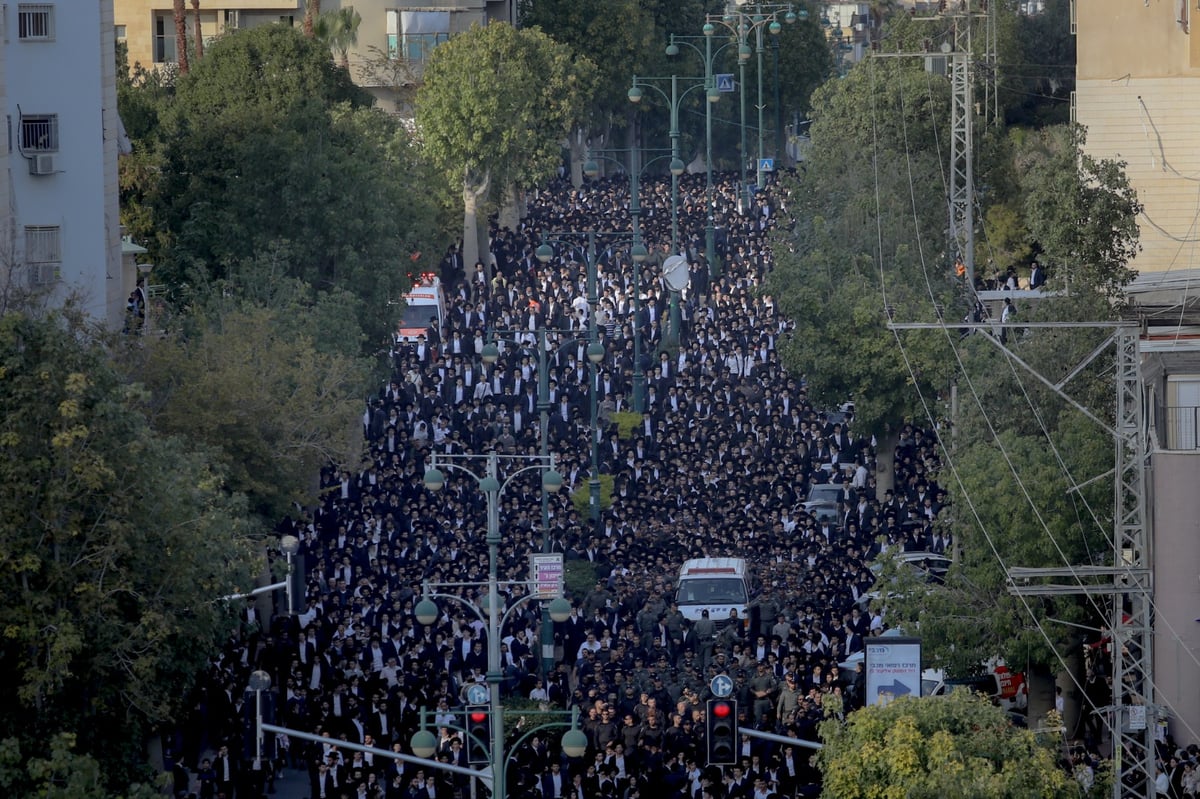 צלם 'כיכר' מגיש גלרית סיכום מהלווית הגר"ש בעדני זצ"ל