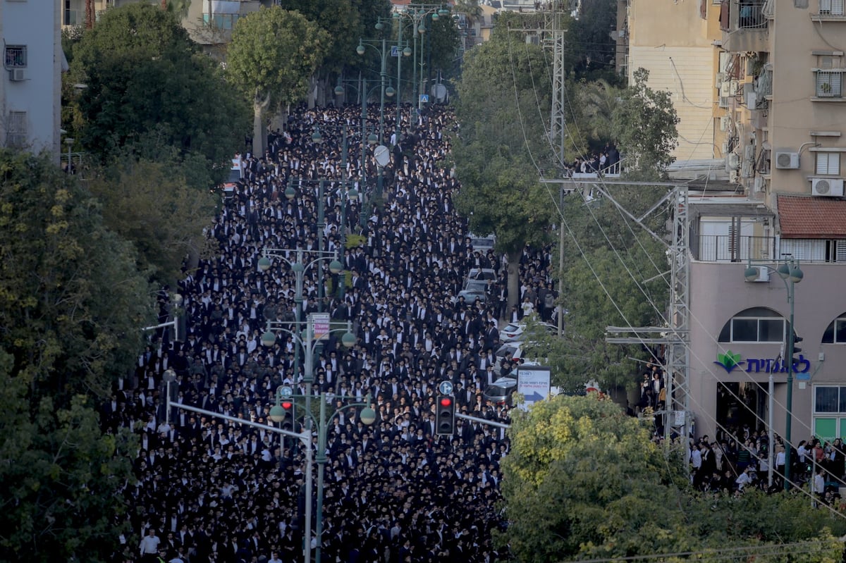 צלם 'כיכר' מגיש גלרית סיכום מהלווית הגר"ש בעדני זצ"ל