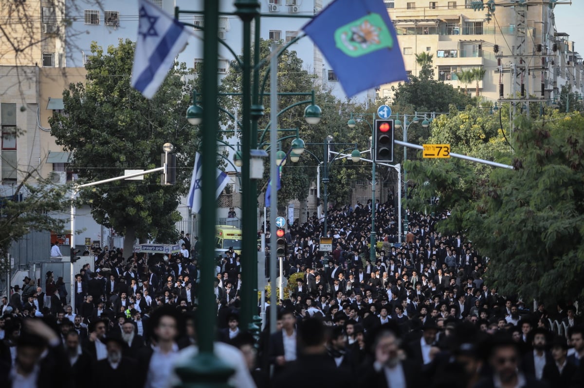 צלם 'כיכר' מגיש גלרית סיכום מהלווית הגר"ש בעדני זצ"ל