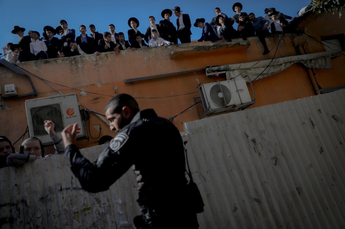 צלם 'כיכר' מגיש גלרית סיכום מהלווית הגר"ש בעדני זצ"ל