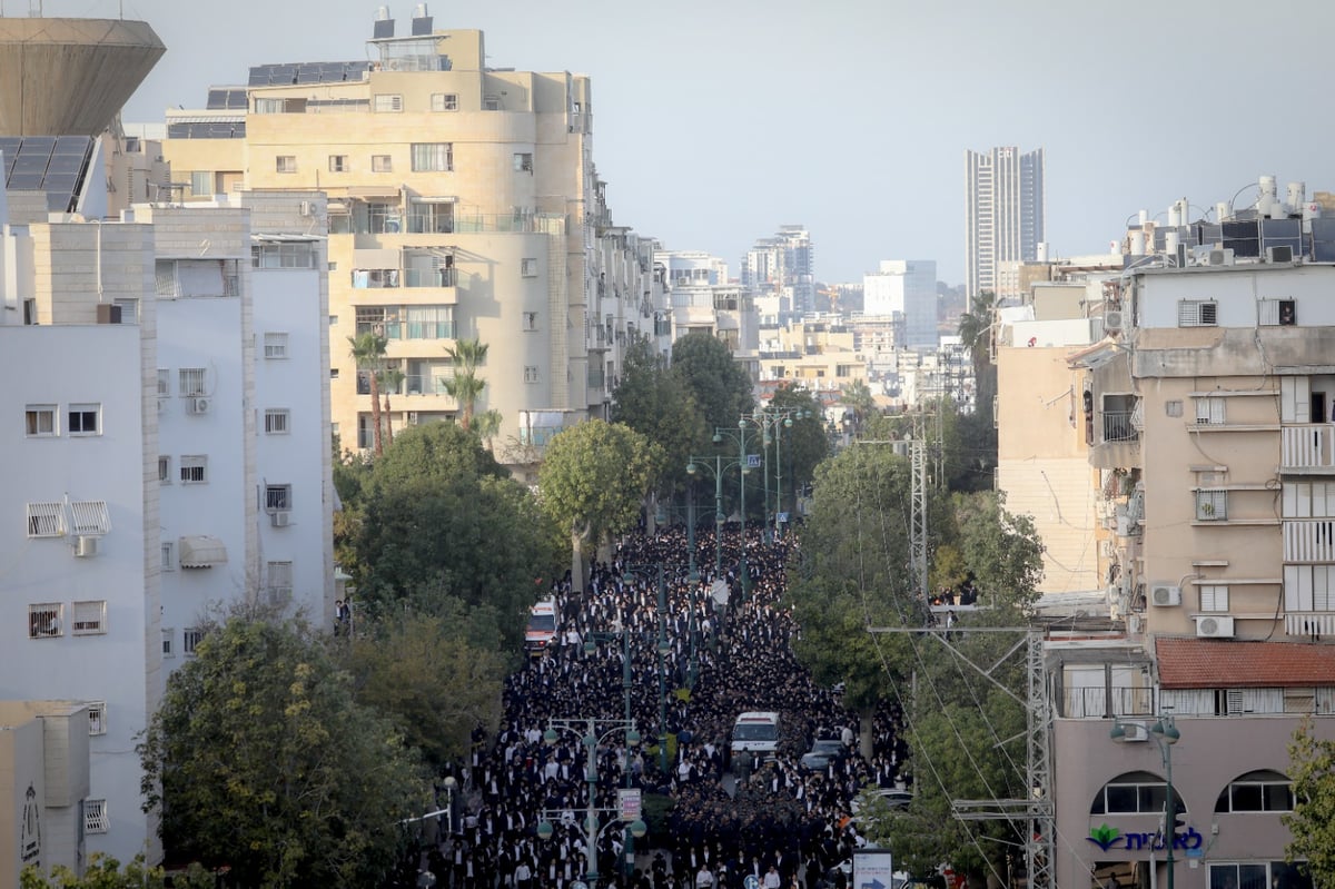 צלם 'כיכר' מגיש גלרית סיכום מהלווית הגר"ש בעדני זצ"ל