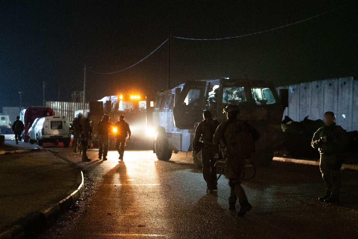 במהלך מעצר שני מבוקשים: החיילים ירו ופגעו במחבל