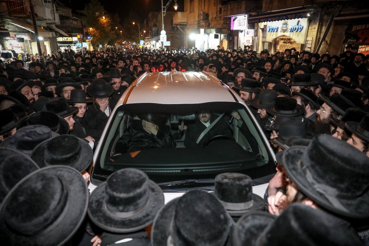 האדמו"ר משתתף באופן חריג בהפגנה