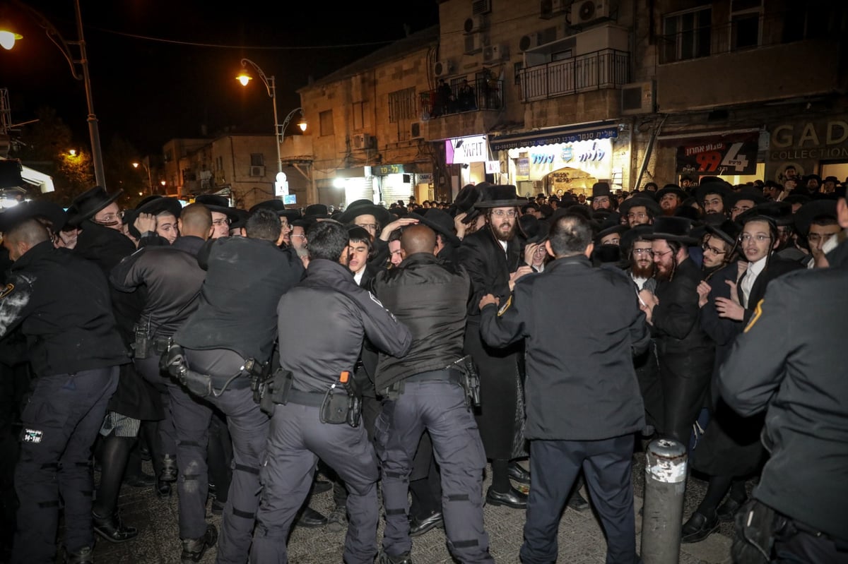 תיעוד מסכם: ההפגנה הסוערת הערב נגד חנות הסלולר בירושלים