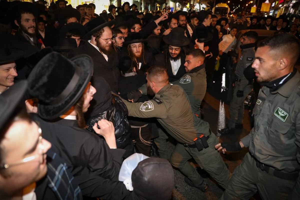 'הפגנות  הסלולר' בכמה חזיתות: קיצוניים מוחים נגד מעצר