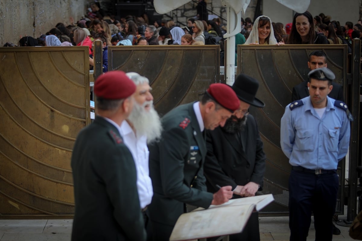 הרמטכ"לים ביקרו בכותל המערבי; זה מה שהם כתבו | תיעוד