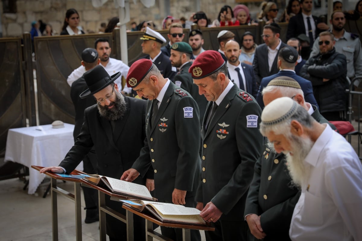 הרמטכ"לים ביקרו בכותל המערבי; זה מה שהם כתבו | תיעוד