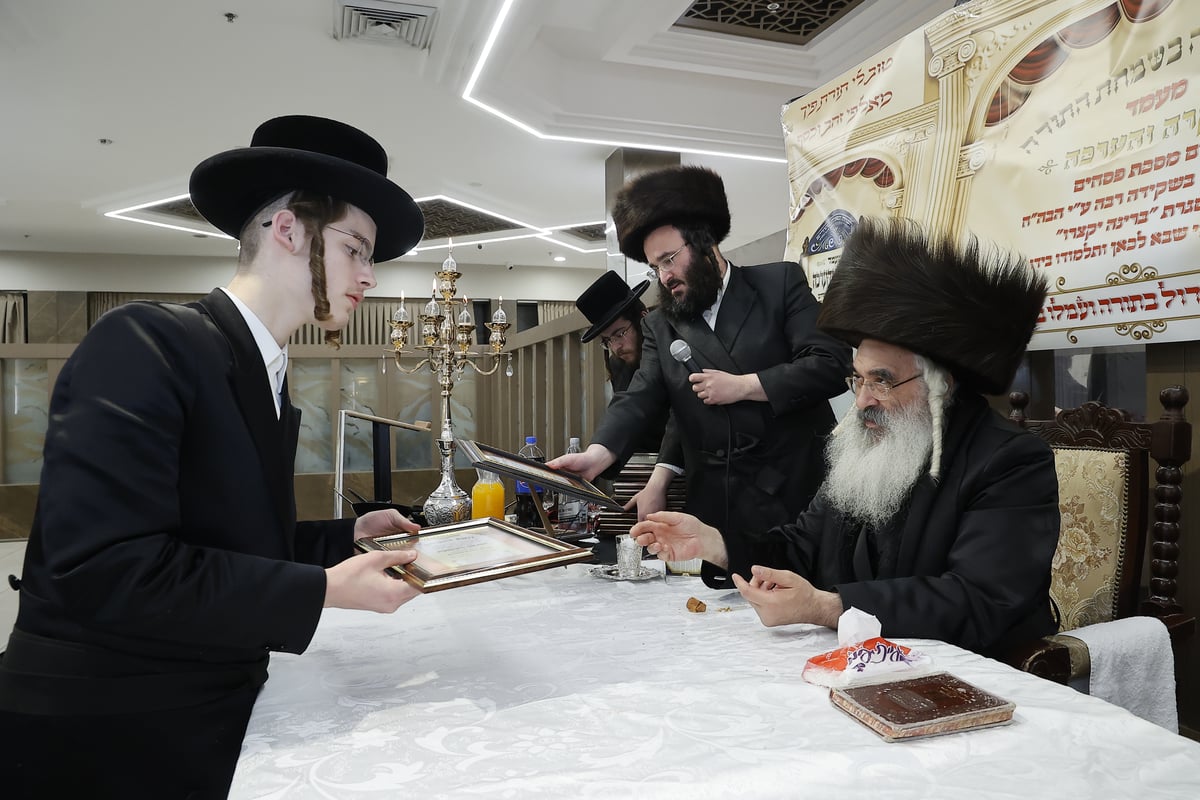 קיבלו תעודות הוקרה: בחורי 'דושינסקיא' סיימו מסכת פסחים