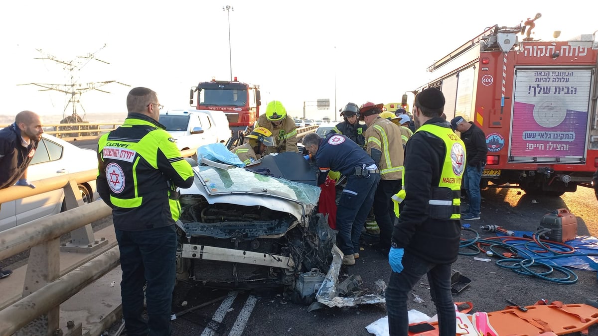 פורצים נמלטו ממחסום והתנגשו ברכב; שניים במצב קשה