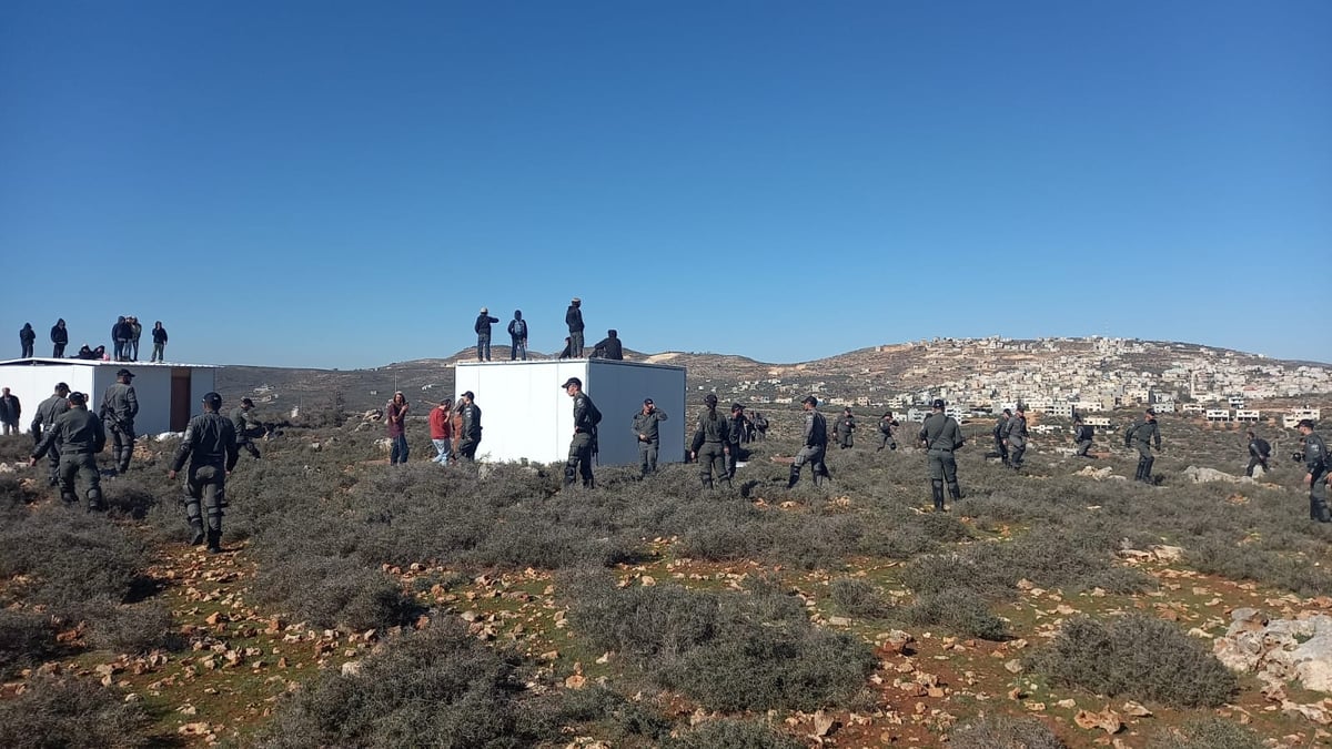 כוחות הביטחון הורסים את המאחז; סמוטריץ' מאשים את שר הביטחון