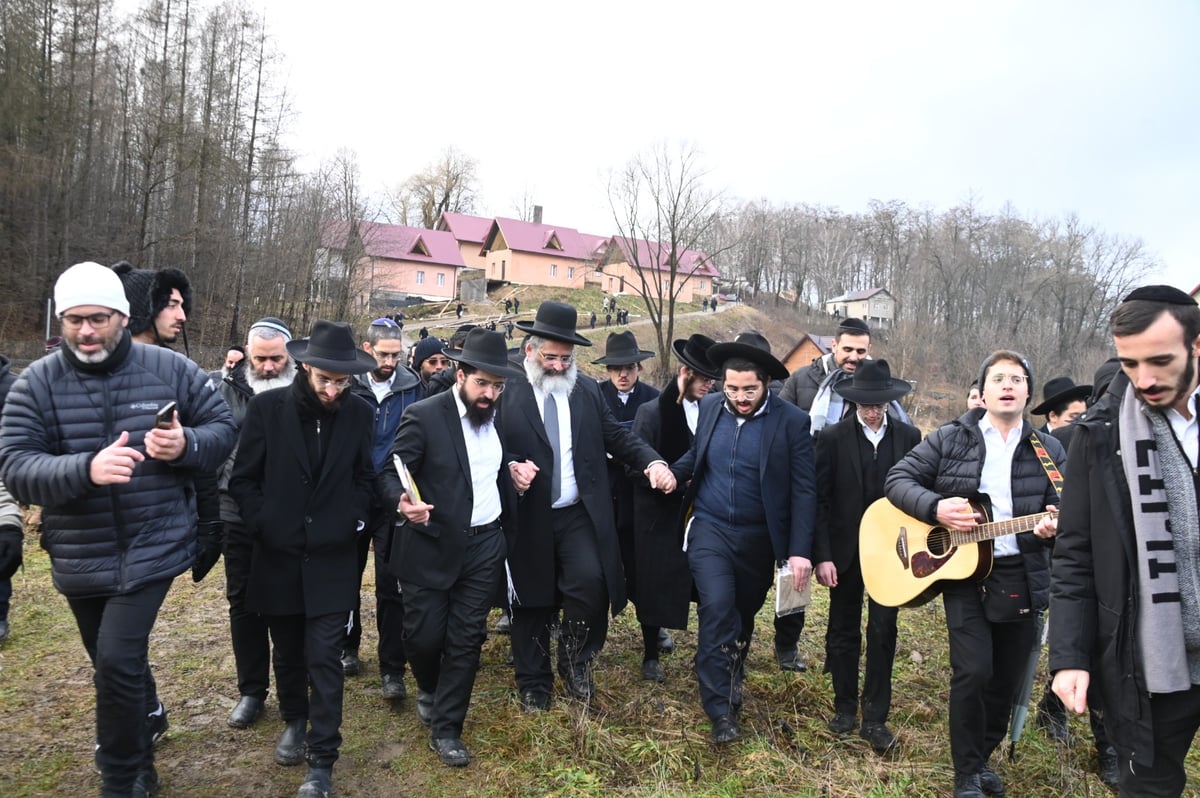 קהילתו של הגר"י אברג'ל במסע בקברי הצדיקים בפולין