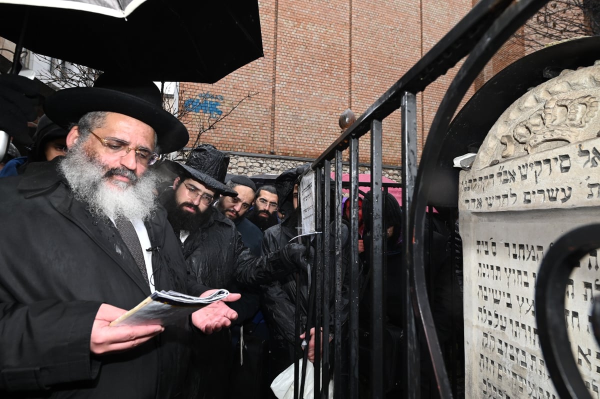 קהילתו של הגר"י אברג'ל במסע בקברי הצדיקים בפולין