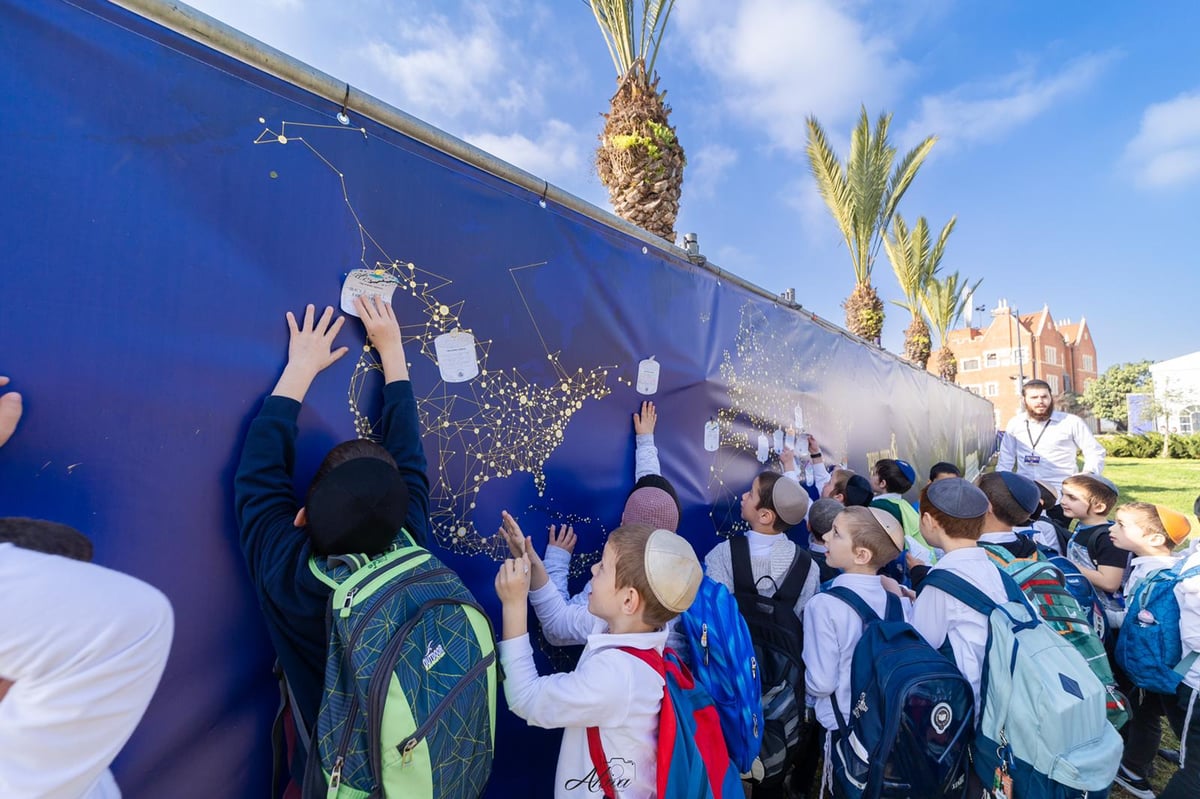 רבבות תלמידי מוסדות חב"ד משתתפים בשרשרת אירועי ענק