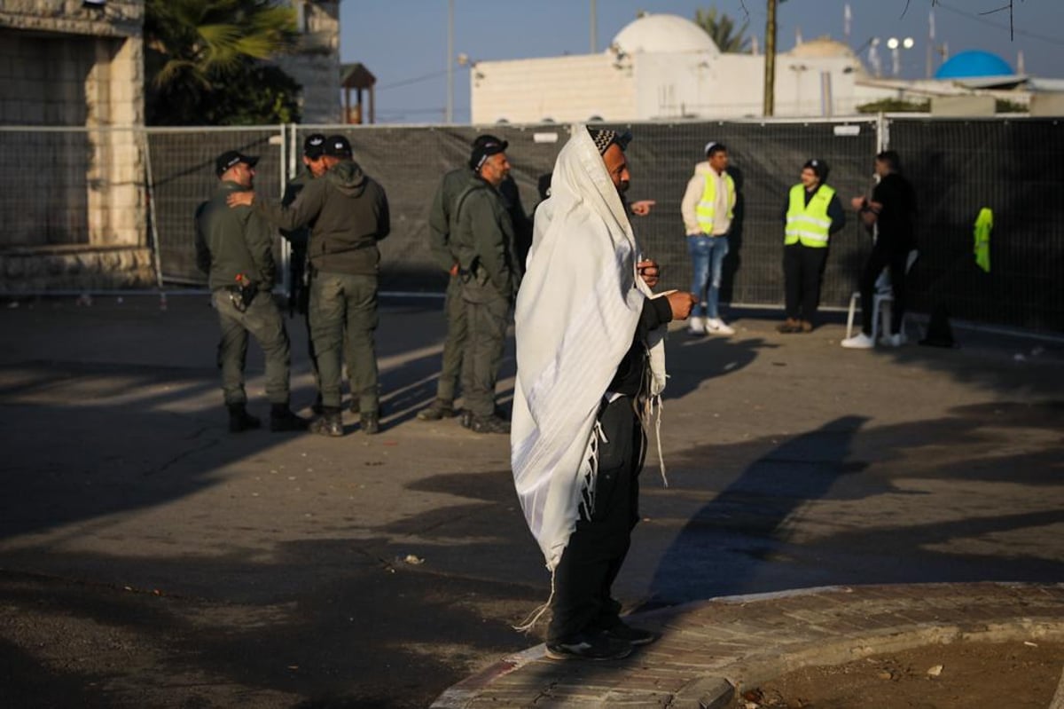 צלם 'כיכר' תיעד: ההמונים שפוקדים את ציון הבבא סאלי