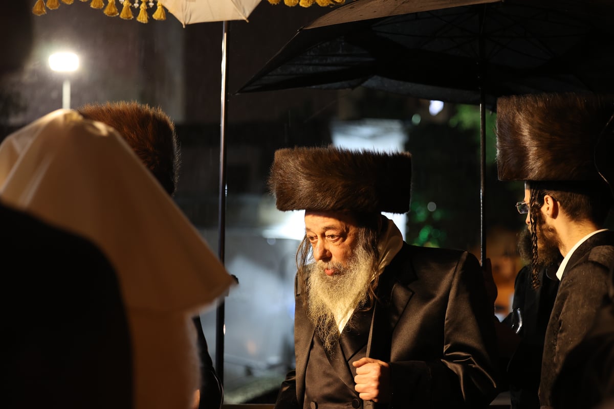 חתונת נינו של הרבי זצ"ל מויז'ניץ עם נכדת האדמו"ר מזוועהיל