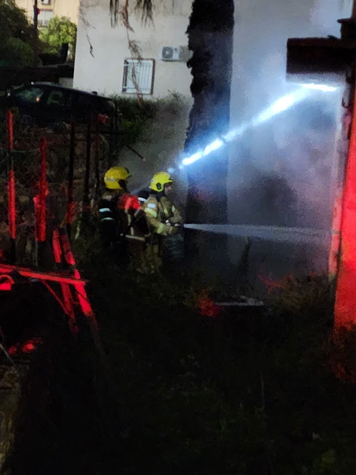 מבנה נטוש נשרף בטבריה; עצים בערו | תיעוד