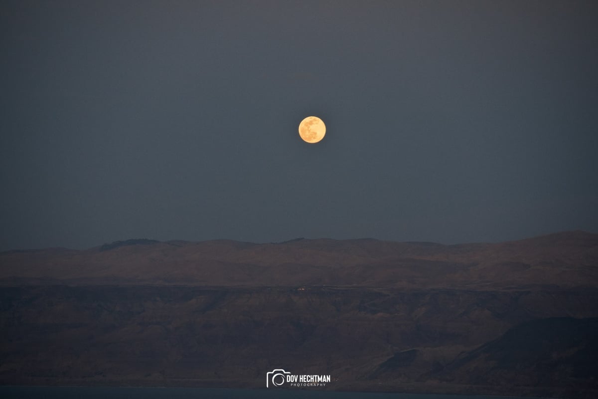 רגע לפני הסופה: כך נראה ים המלח בזריחה