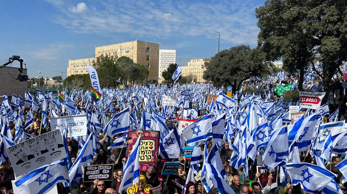 ראשי האופוזיציה נאמו בהפגנת השמאל: "אין הידברות על פסקת ההתגברות"