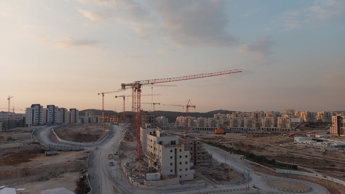 "אין עתודות בניה לחרדים". רמב"ש ד'