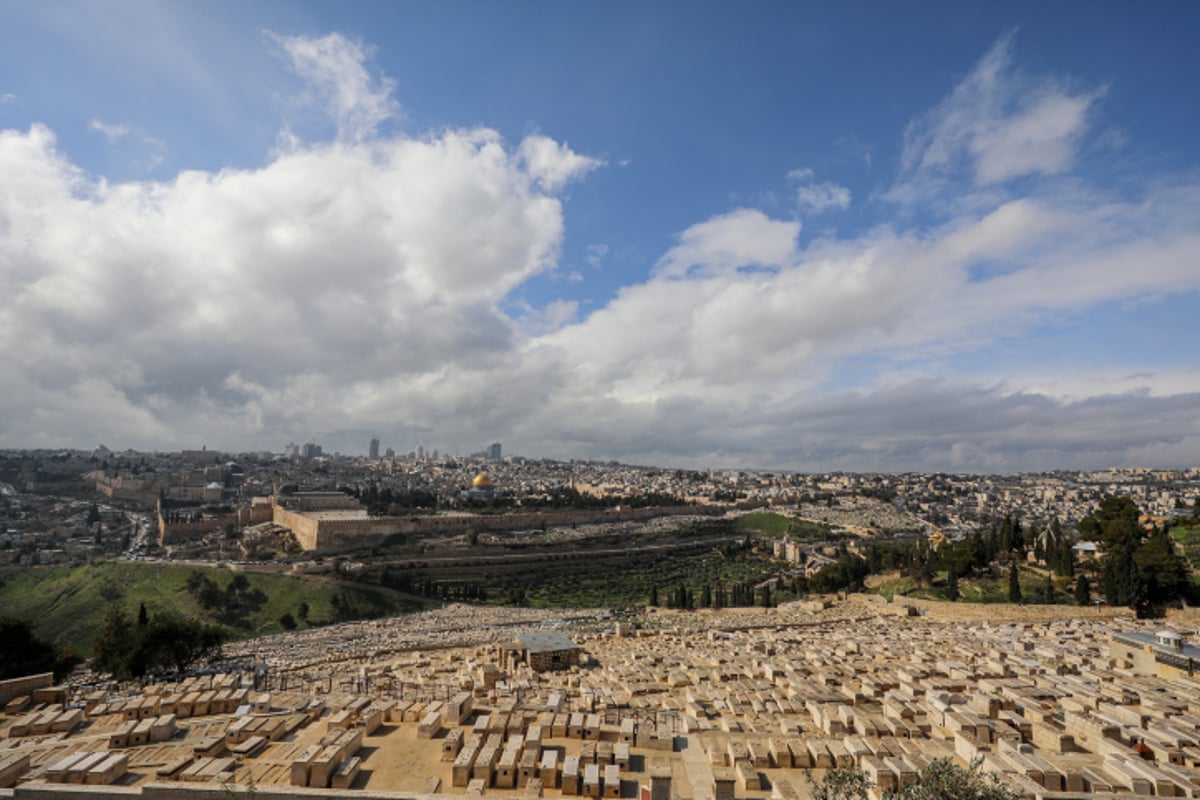 עולים לקברי צדיקים בהר הזיתים? פרוש מבטיח לכם מימון