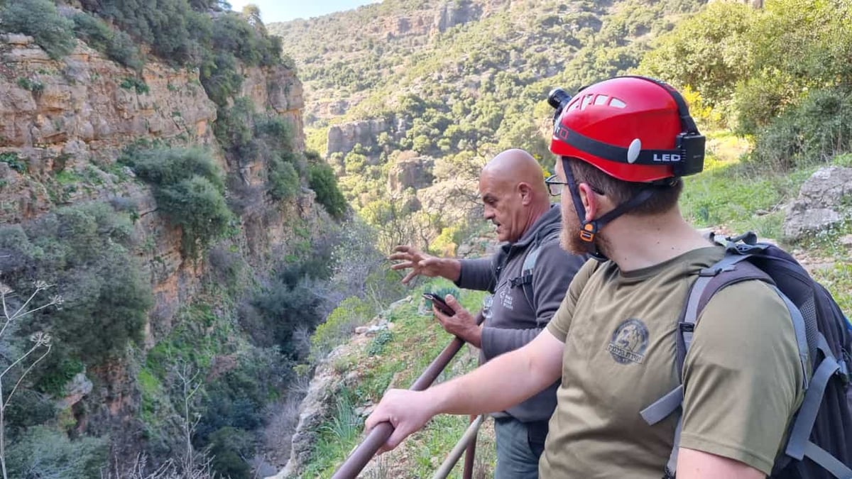 כלבי הרחה ורחפנים: נמשכים החיפושים אחר מוישי קליינרמן ו'נעדרי מירון'