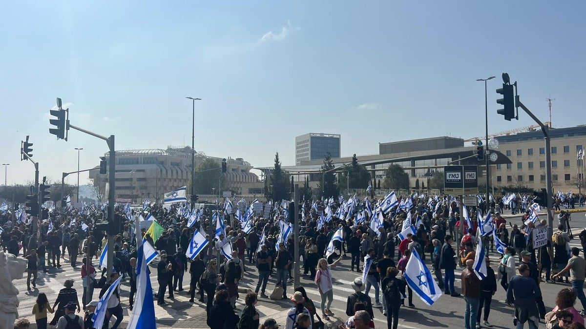 לפני ההצבעה במליאה על הרפורמה: רוב המפגינים מחוץ לכנסת - התפזרו