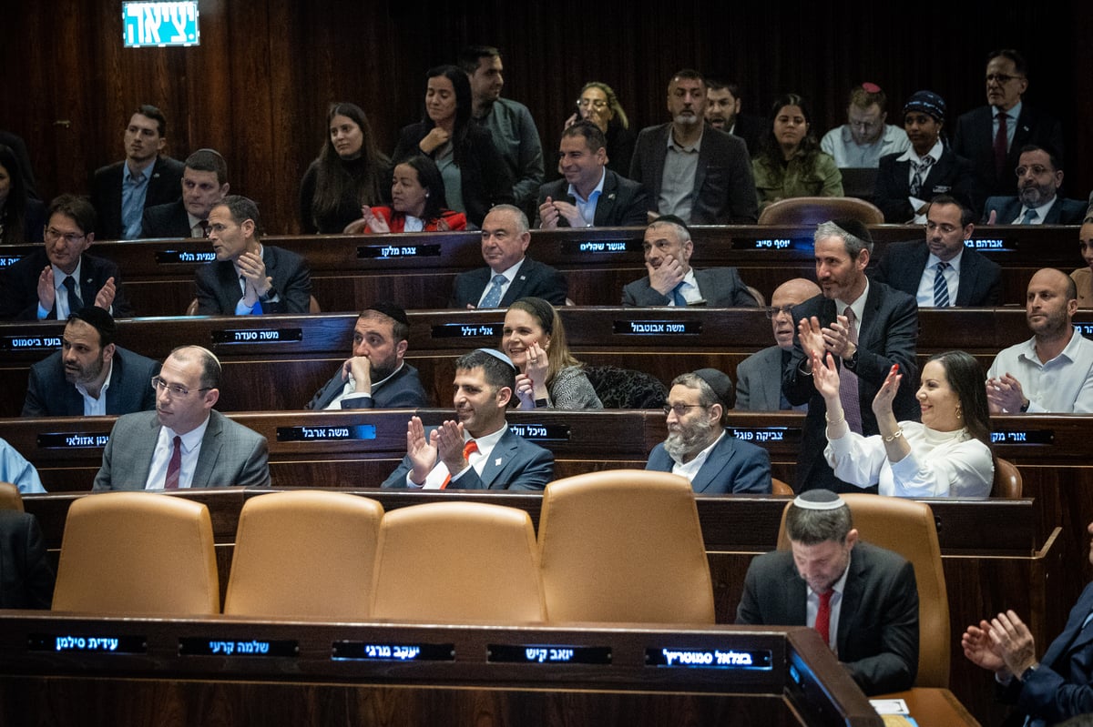 גלריה מסכמת: הלילה הדרמטי במליאת הכנסת. צפו