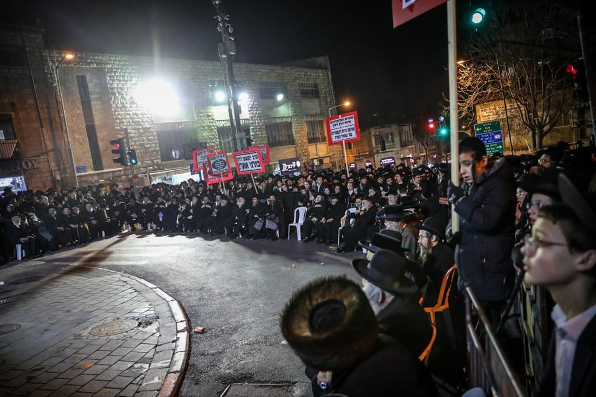 ב"מפגן הזדהות" של 'העדה' עם החשוד בהצתת החנות - עימותים עם המשטרה