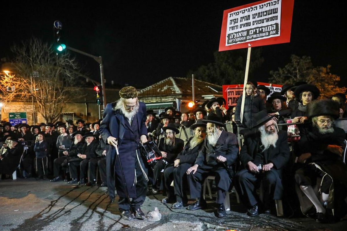 ב"מפגן הזדהות" של 'העדה' עם החשוד בהצתת החנות - עימותים עם המשטרה