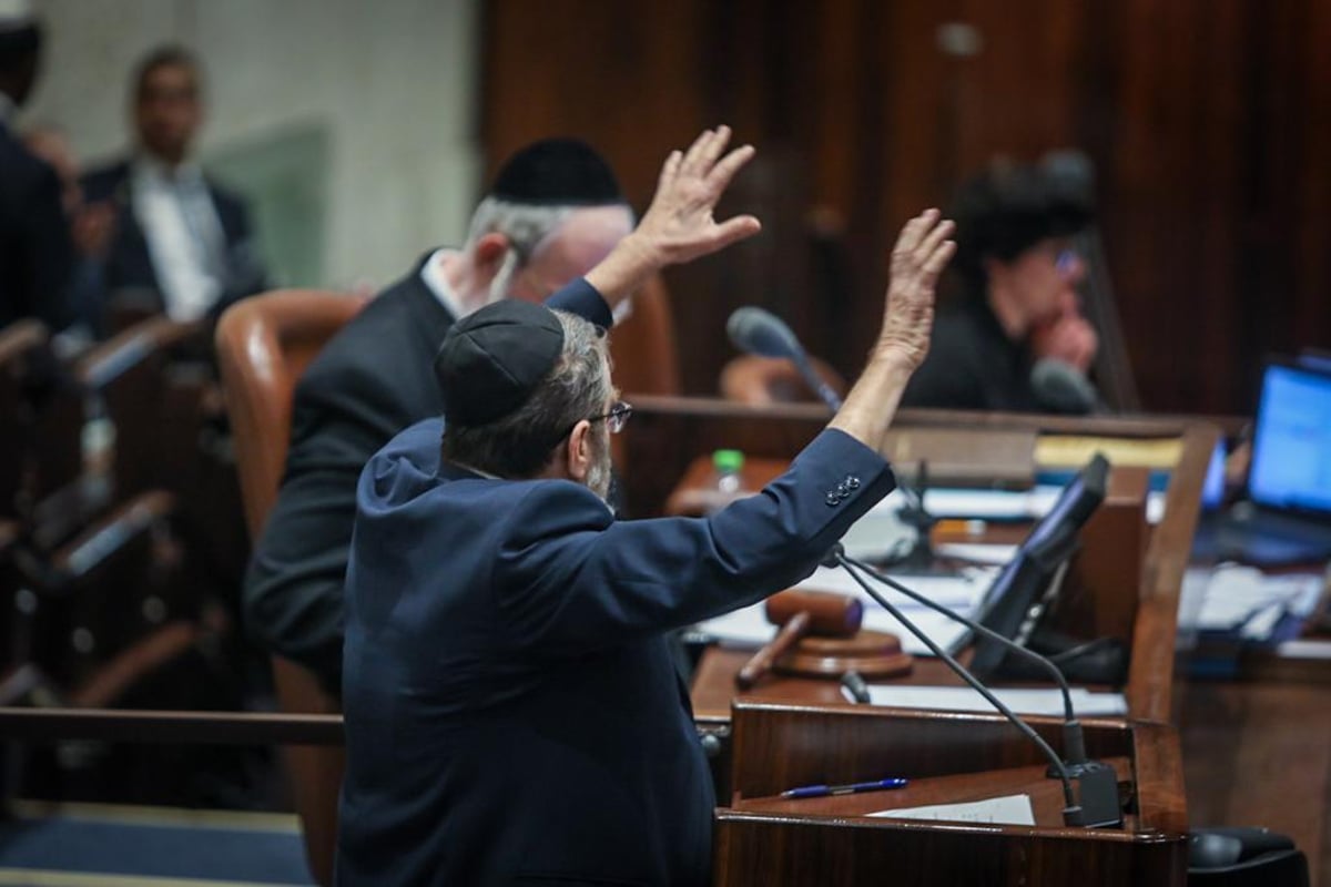 גפני מציג את הצעת החוק היום במליאה