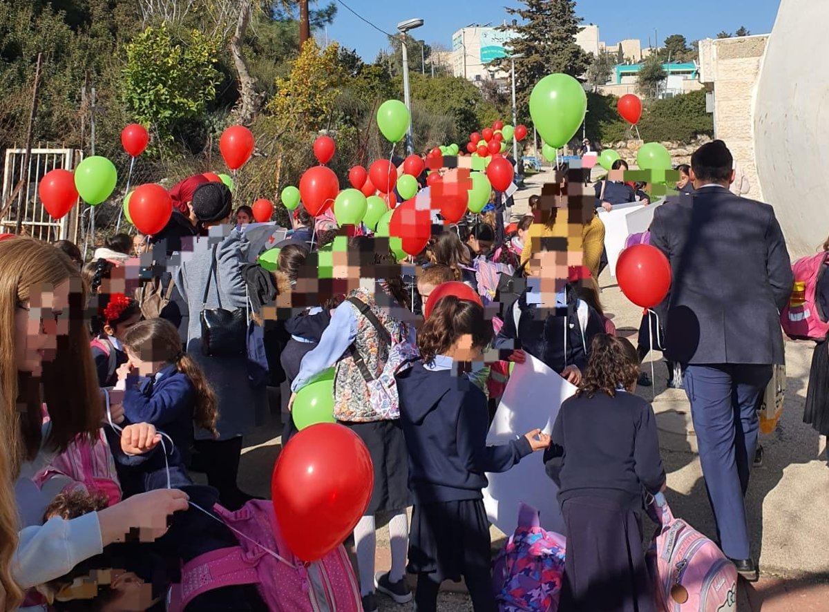 סערת ילדות גילה: הורים ניסו להיכנס ללשכתו של ראש העיר ונחסמו