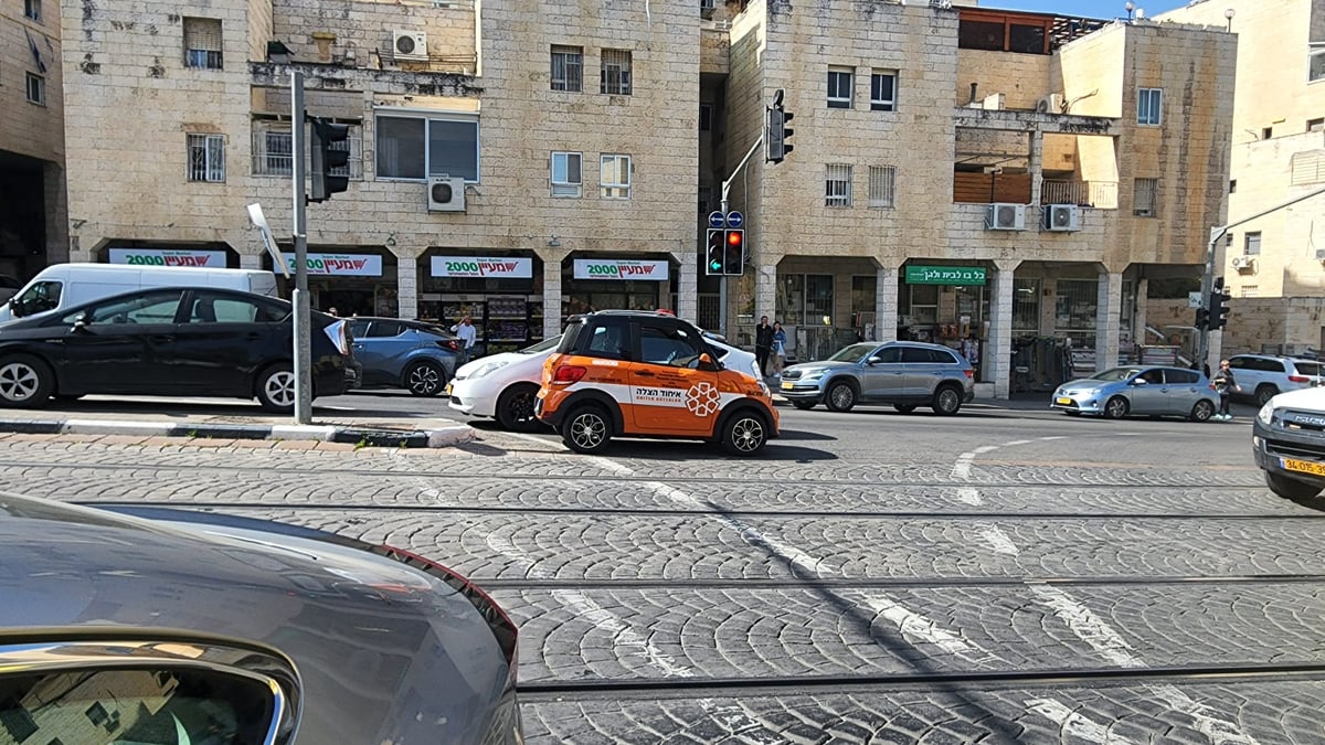 בלון גז התפוצץ בדירת מגורים בירושלים: אדם אחד נהרג ומספר פועלים נפצעו