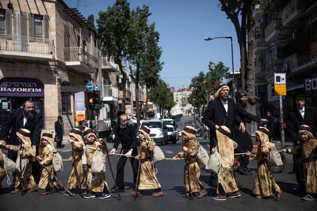 מרהיב: לכבוד פורים, ילדי ירושלים התחפשו ל'יוצאי מצרים'