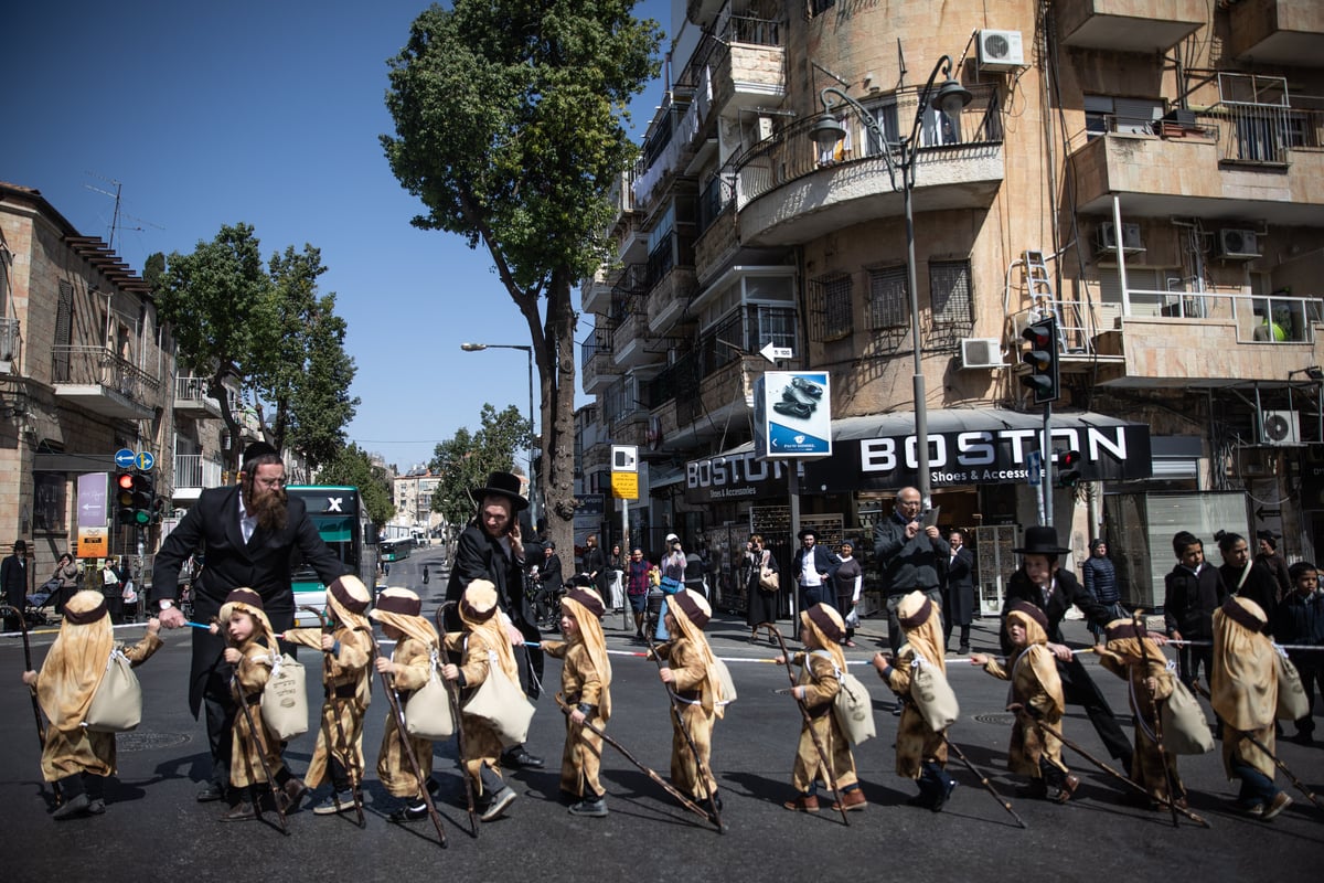 מרהיב: לכבוד פורים, ילדי ירושלים התחפשו ל'יוצאי מצרים'