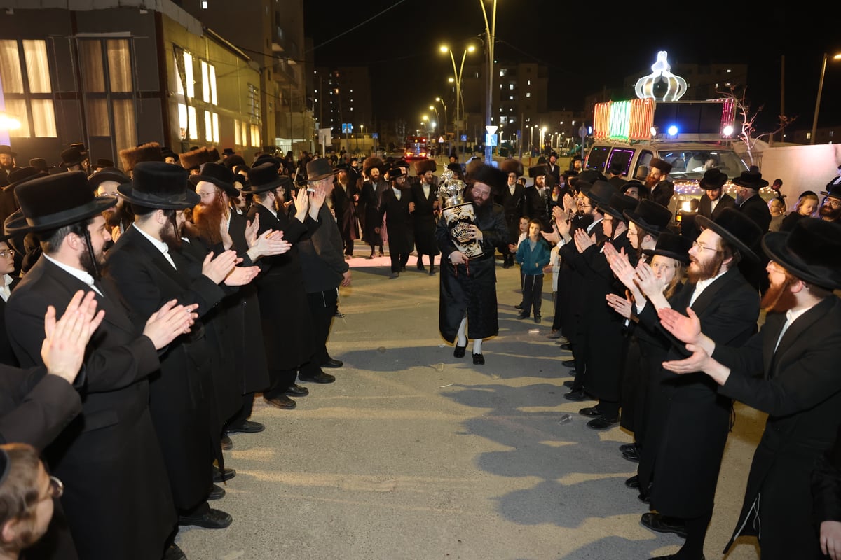 הכנסת ספר תורה לביהמ"ד 'דברי נפתלי' טשאקווא בבית שמש