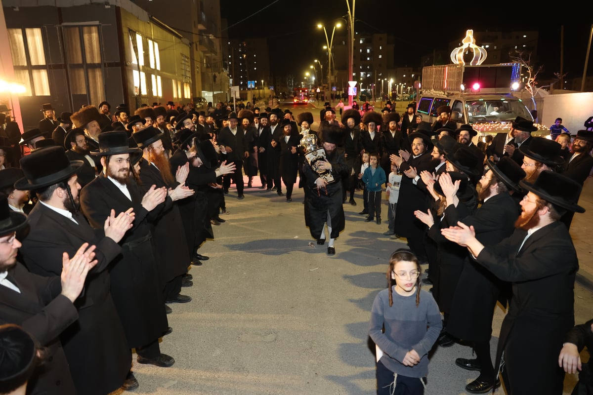 הכנסת ספר תורה לביהמ"ד 'דברי נפתלי' טשאקווא בבית שמש