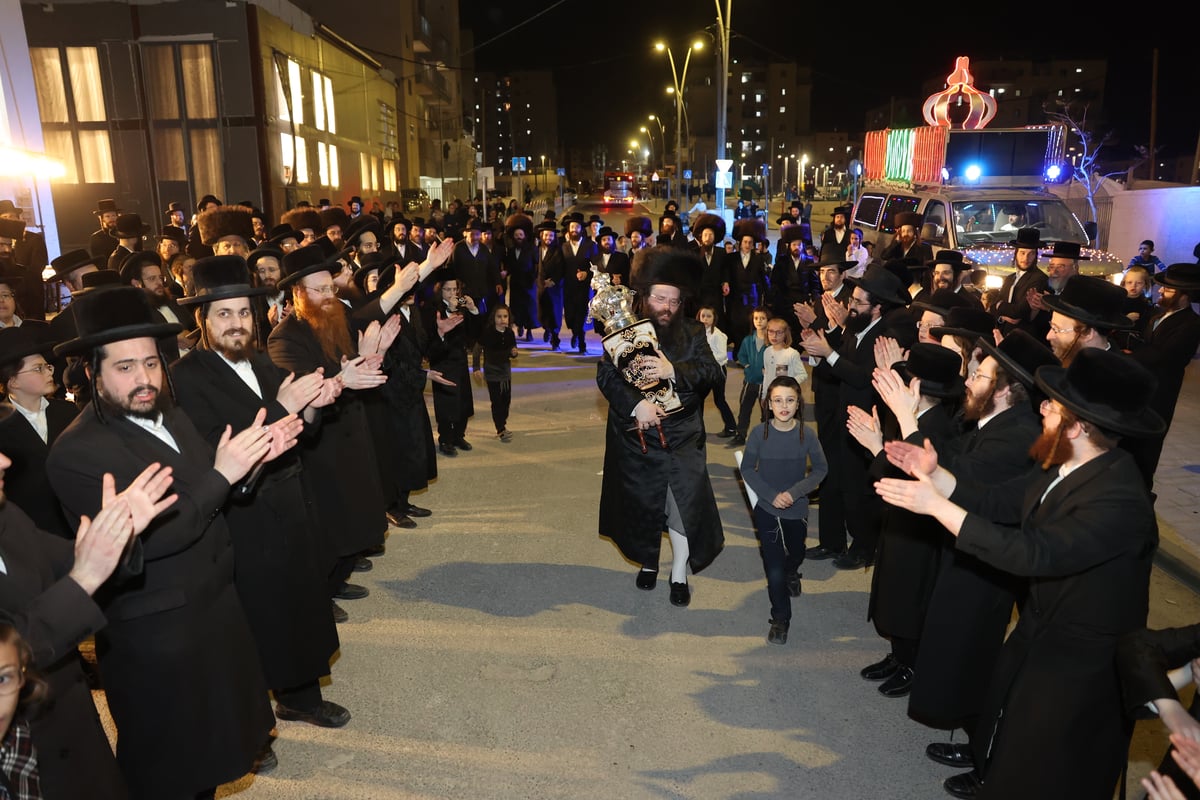 הכנסת ספר תורה לביהמ"ד 'דברי נפתלי' טשאקווא בבית שמש