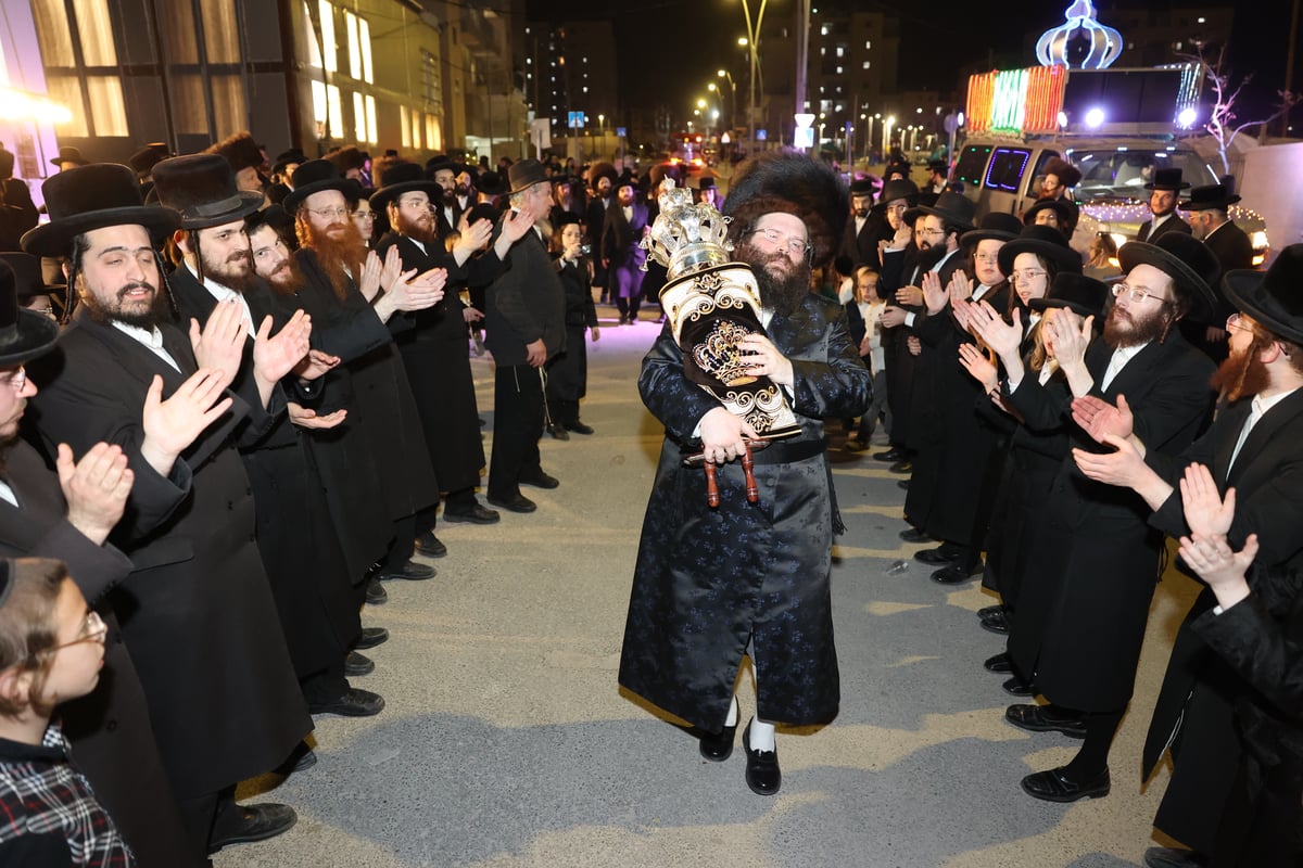 הכנסת ספר תורה לביהמ"ד 'דברי נפתלי' טשאקווא בבית שמש