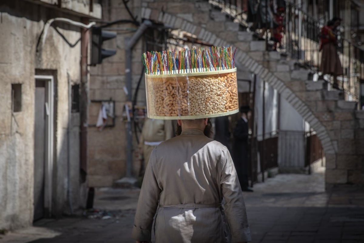 דבוקת שמחה: 21 תמונות נבחרות מפורים ברחובות ירושלים