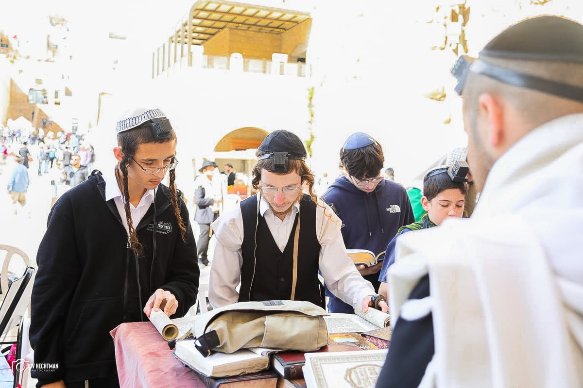 124 תמונות מרהיבות מהאווירה המיוחדת של פורים בירושלים