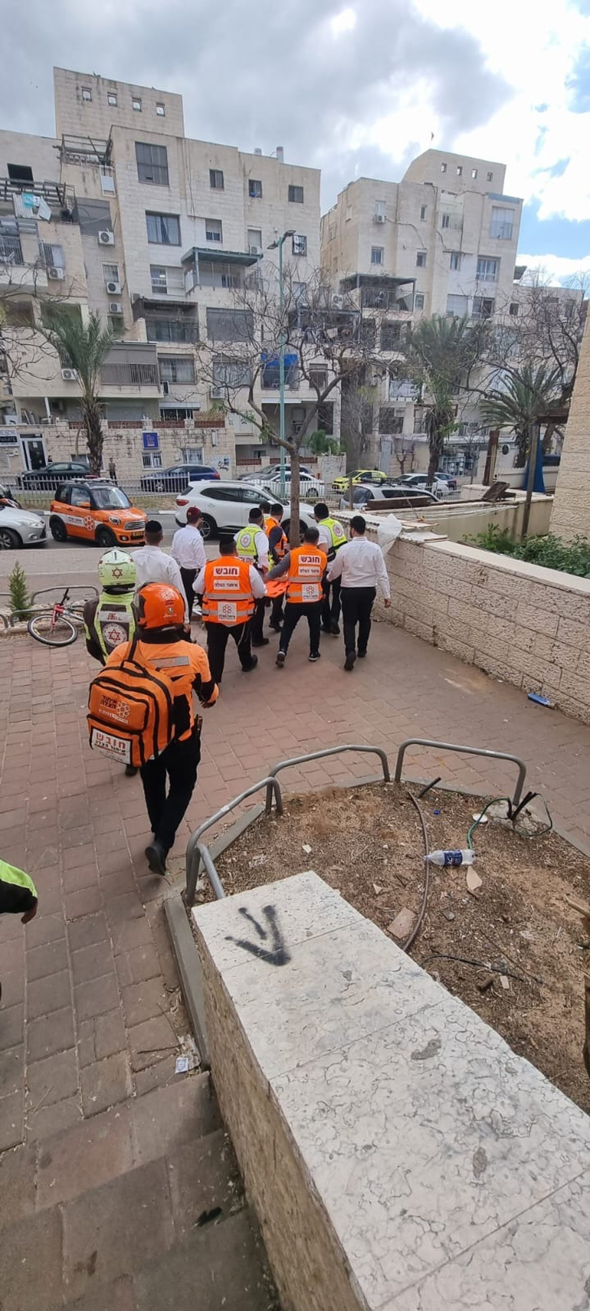 אלעד: ילד בן ארבע וחצי מעד ממרפסת ביתו ונפל כארבעה מטרים