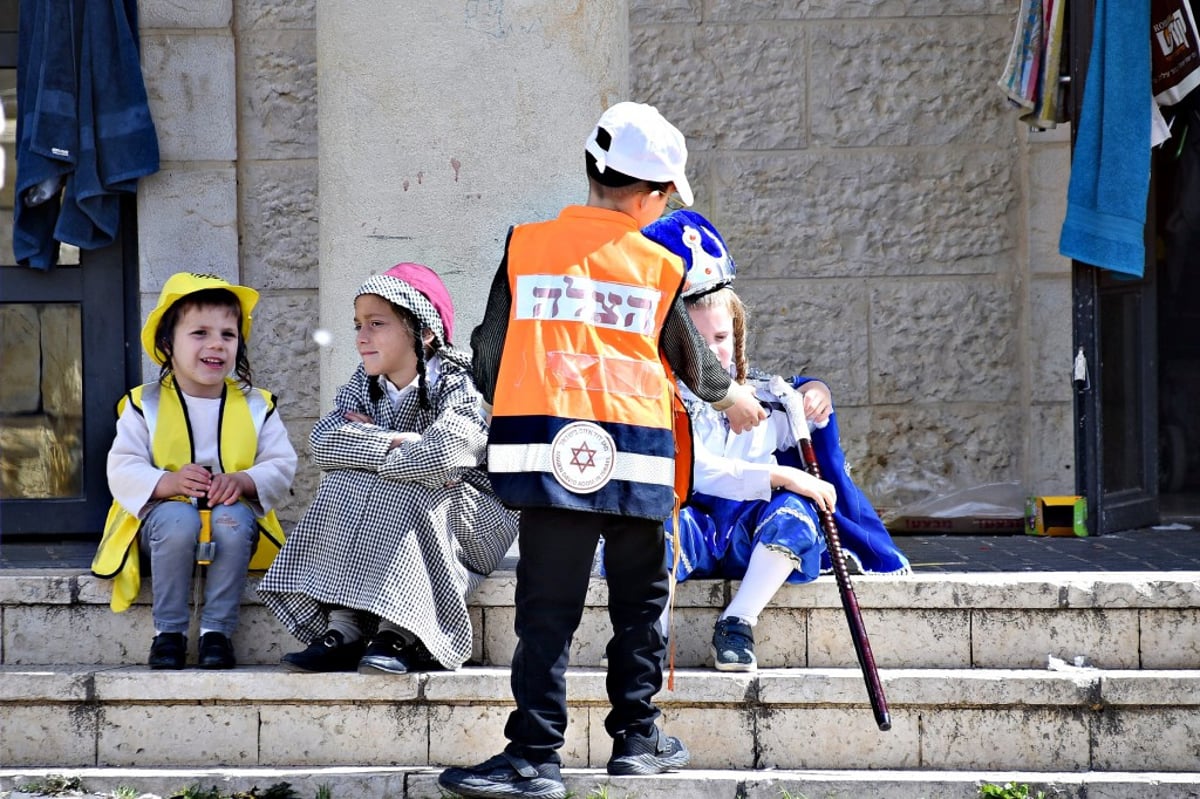 תיעוד מסכם: כך חגגו את פורים ברחובות ביתר עילית