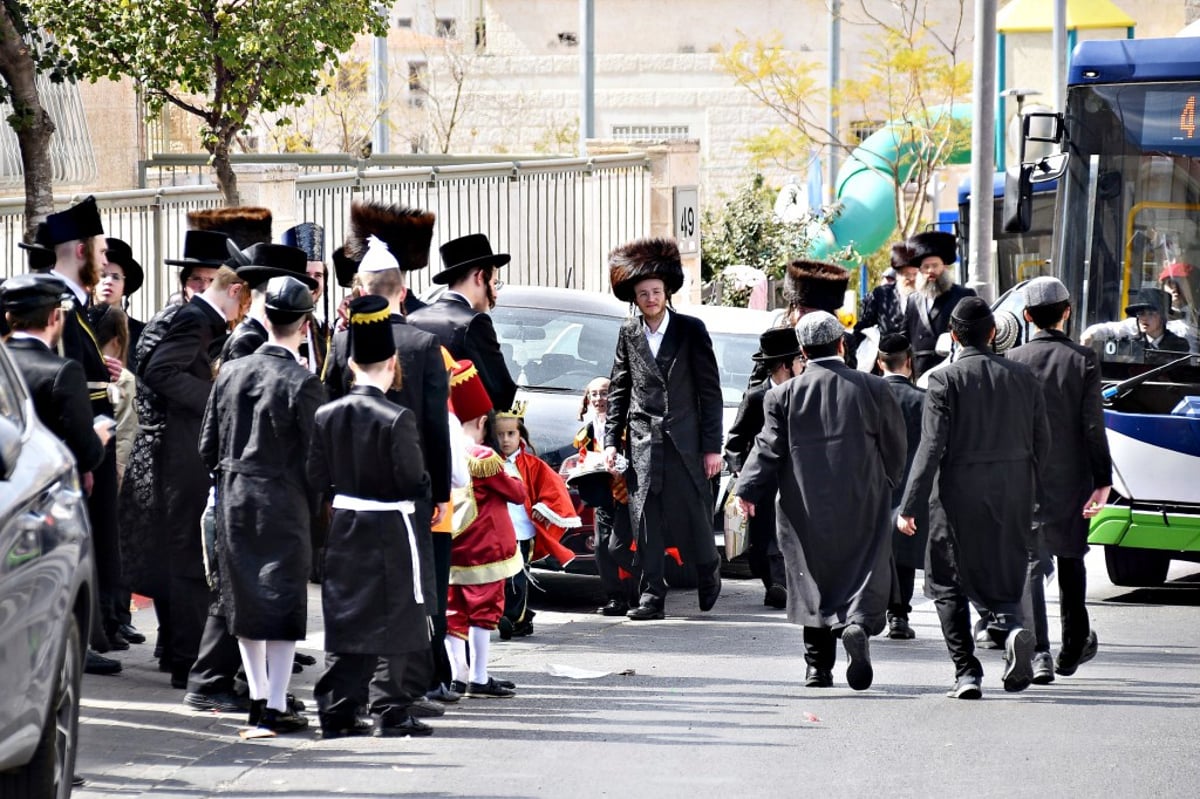 תיעוד מסכם: כך חגגו את פורים ברחובות ביתר עילית