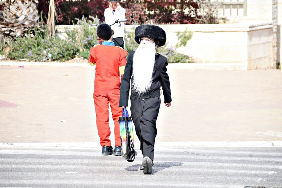 תיעוד מסכם: כך חגגו את פורים ברחובות ביתר עילית