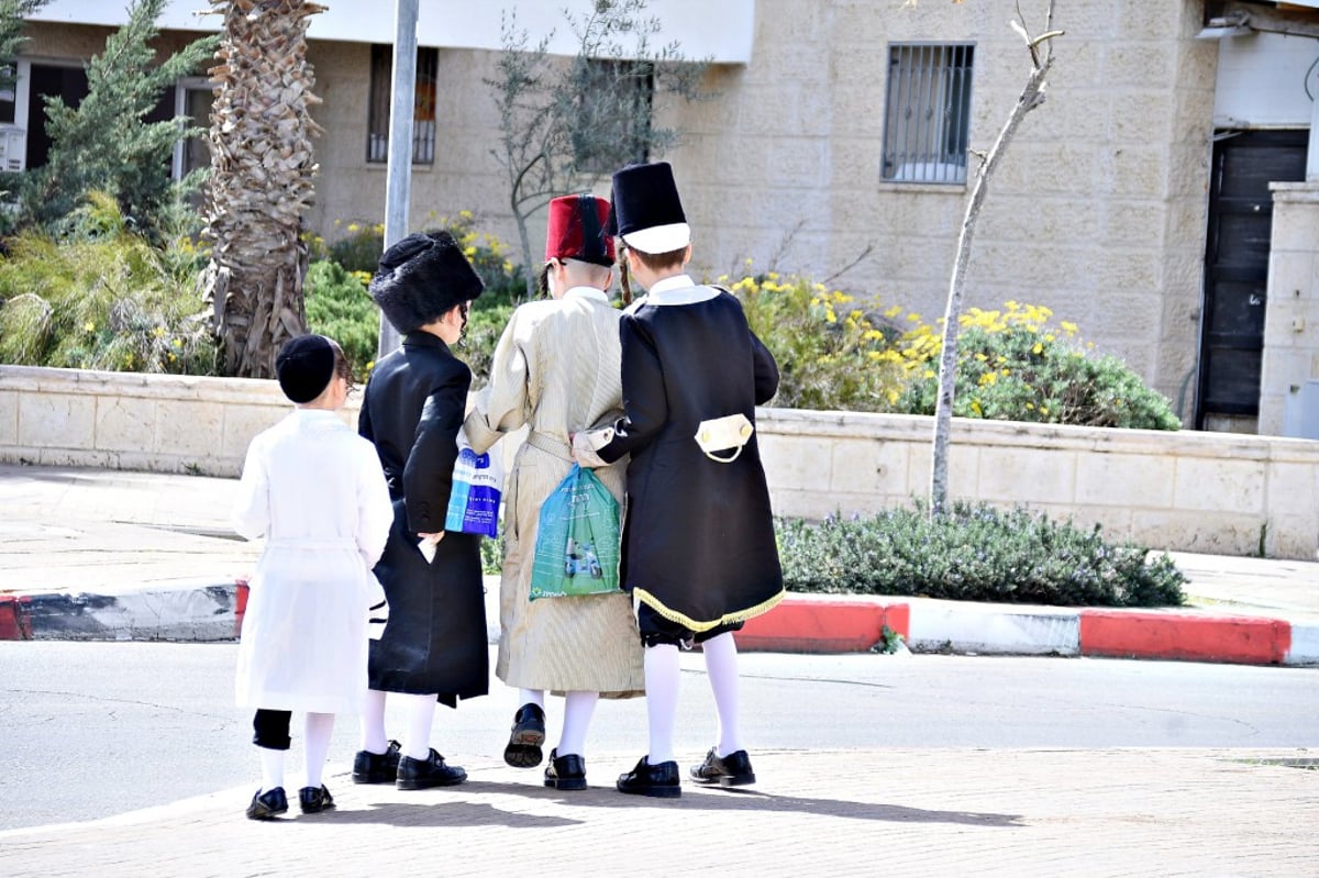 תיעוד מסכם: כך חגגו את פורים ברחובות ביתר עילית