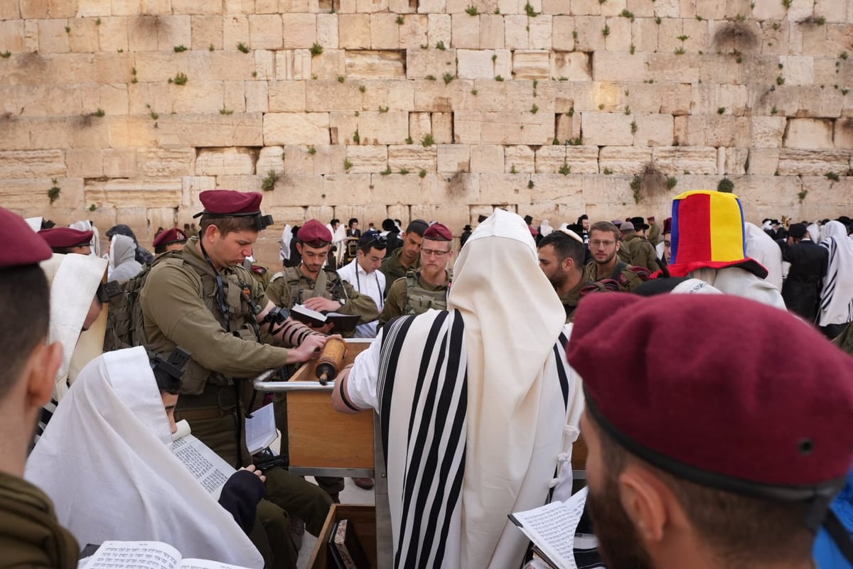 בוקר שושן פורים: אלפים והקצין שנפצע - בכותל המערבי • תיעוד