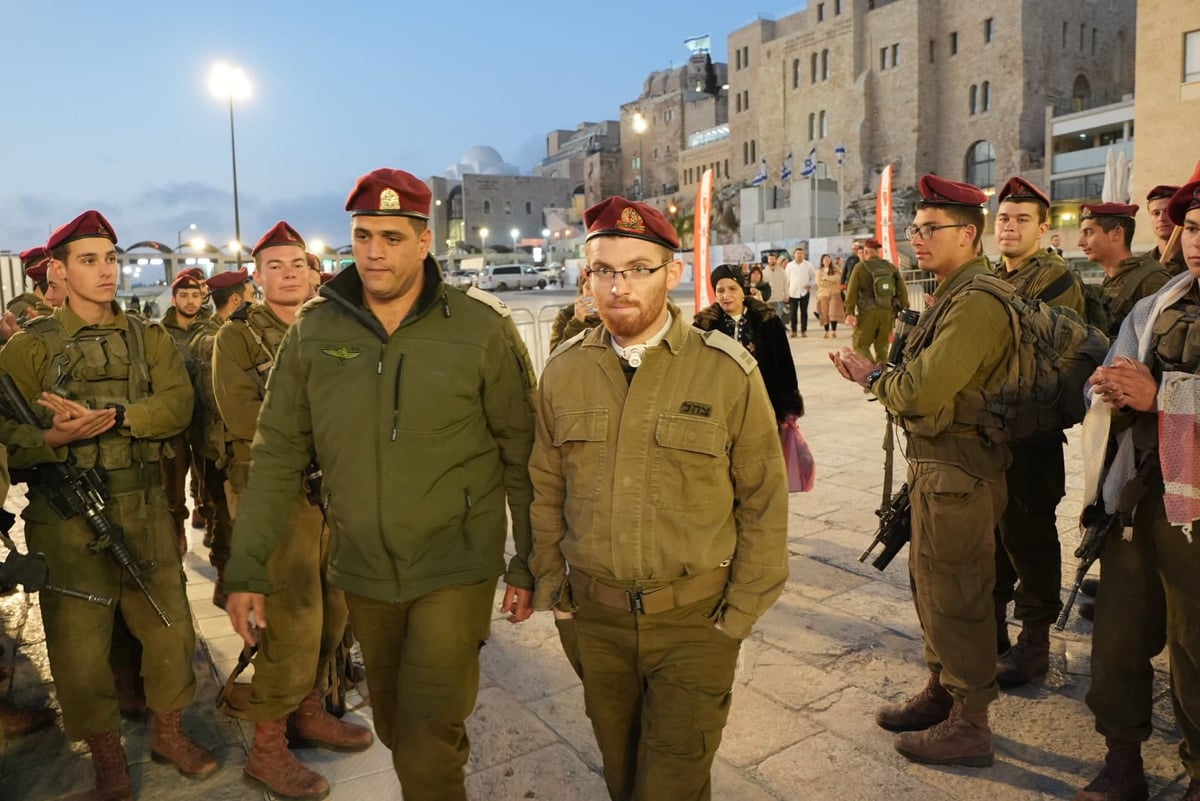 בוקר שושן פורים: אלפים והקצין שנפצע - בכותל המערבי • תיעוד