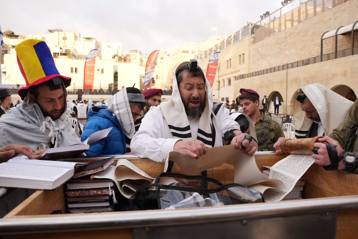 בוקר שושן פורים: אלפים והקצין שנפצע - בכותל המערבי • תיעוד